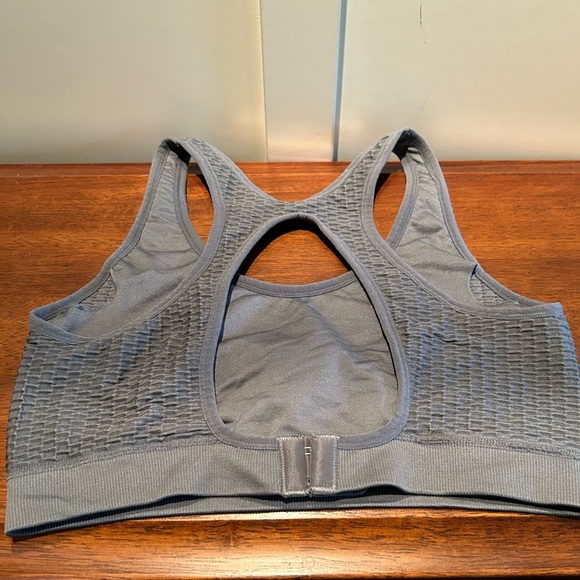 Mono B grey sports bra, size M - Picture 7 of 8